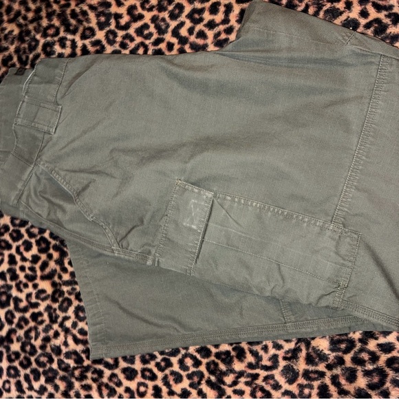 5.11 Tactical Green Cargo Pants - Picture 2 of 2